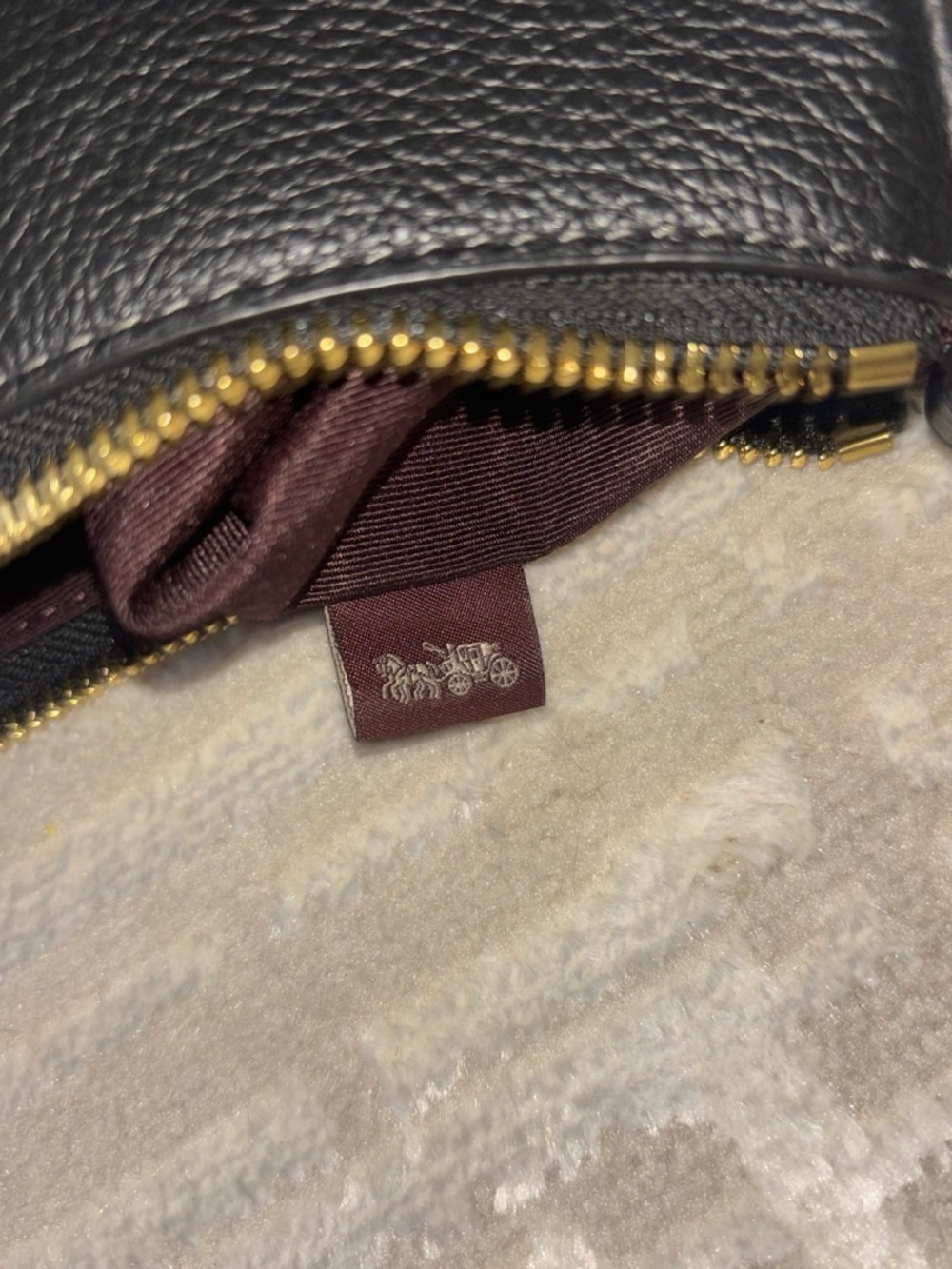 COACH authentic Black pebbled leather and gold hardware Teri Shoulder bag - Picture 8 of 9